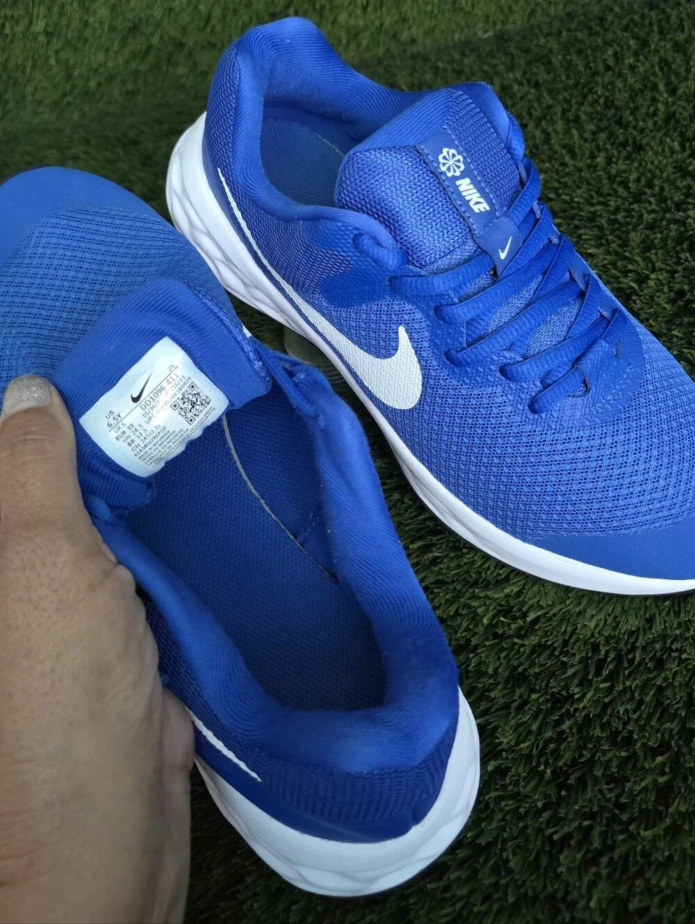 Nike Revolution 6 Sneakers